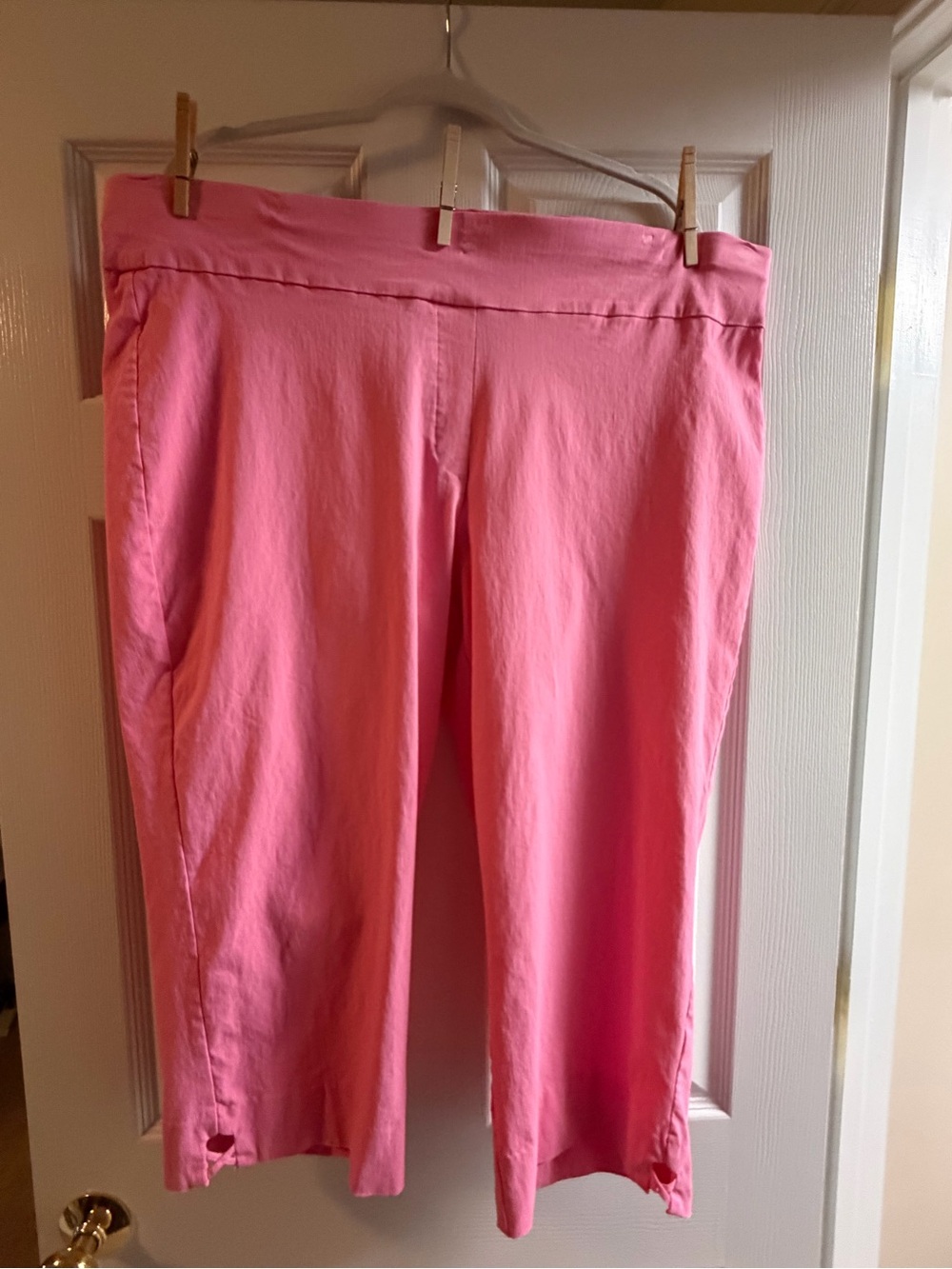 Ruby Rd. Bright Pink Pull-On Capri Pants with Side Pockets